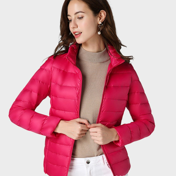 Блага - Ултра лека пухенка с елегантни надигания