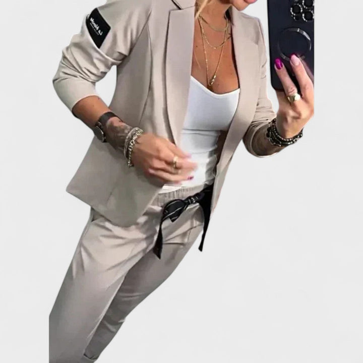 Ника – Персонализиран комплект: мек сако и широки панталони