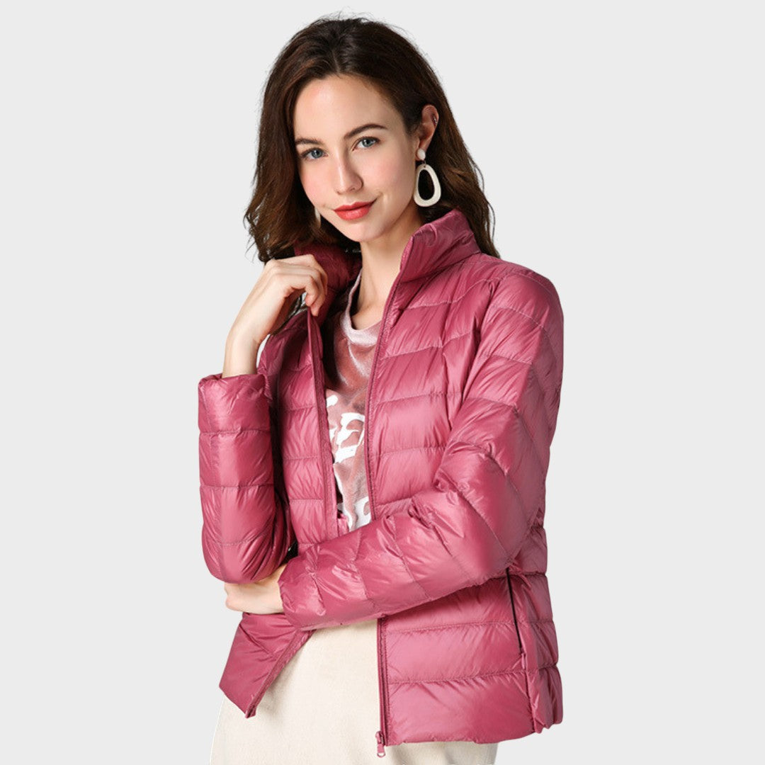 Блага - Ултра лека пухенка с елегантни надигания