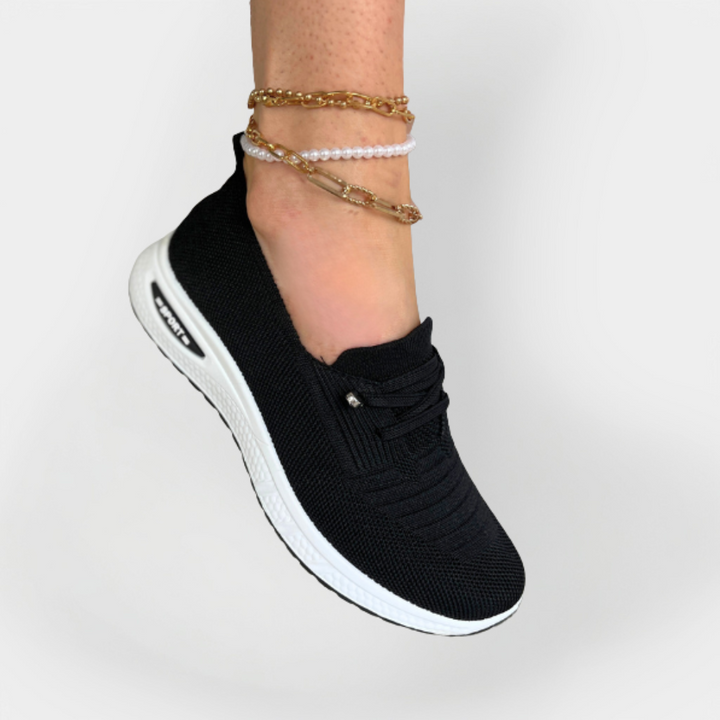 Спортни обувки с лека материя и гъвкава подметка