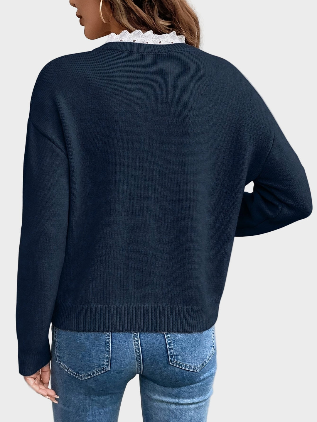 Лиора - Блуза с V-образно деколте и дантелена украса