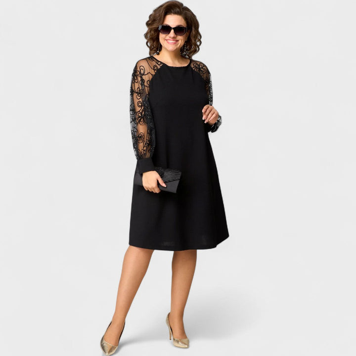 Даниела - Елегантна Чипкова Рокля