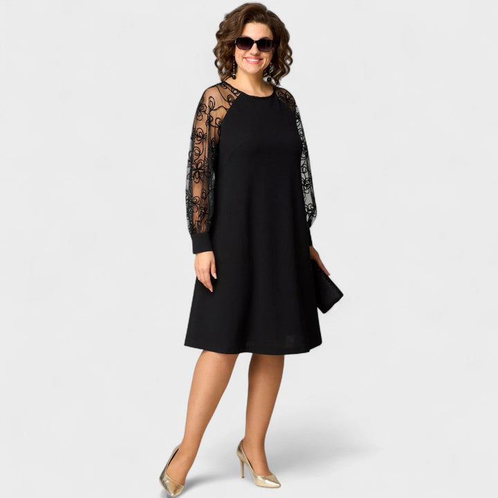 Даниела - Елегантна Чипкова Рокля