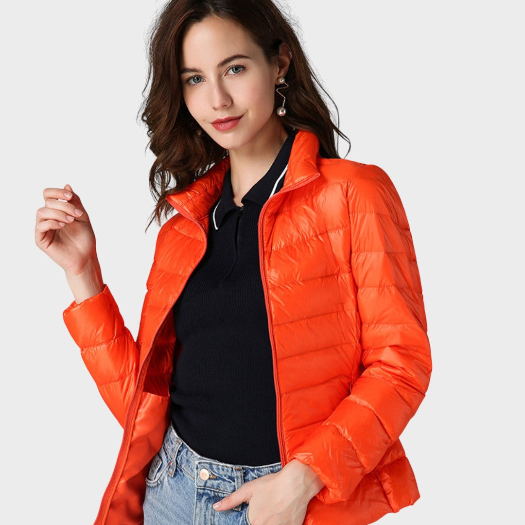 Блага - Ултра лека пухенка с елегантни надигания