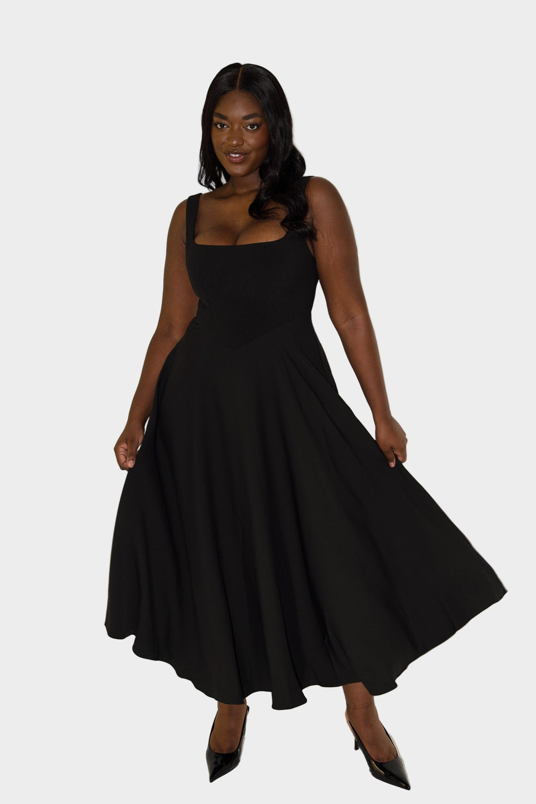 Вечна Въздушна Миди Рокля с Елегантна Линия и Природен Движение