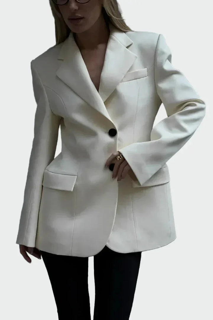 Сако с Впечатляваща Линия и Бутон