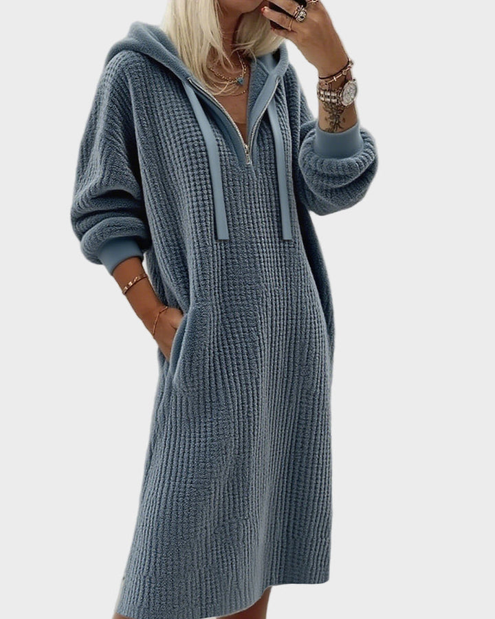 Ерика – Елегантна плетена рокля с качулка