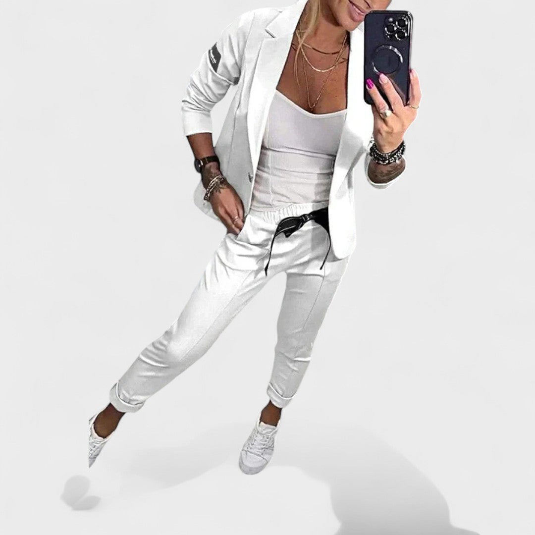 Ника – Персонализиран комплект: мек сако и широки панталони