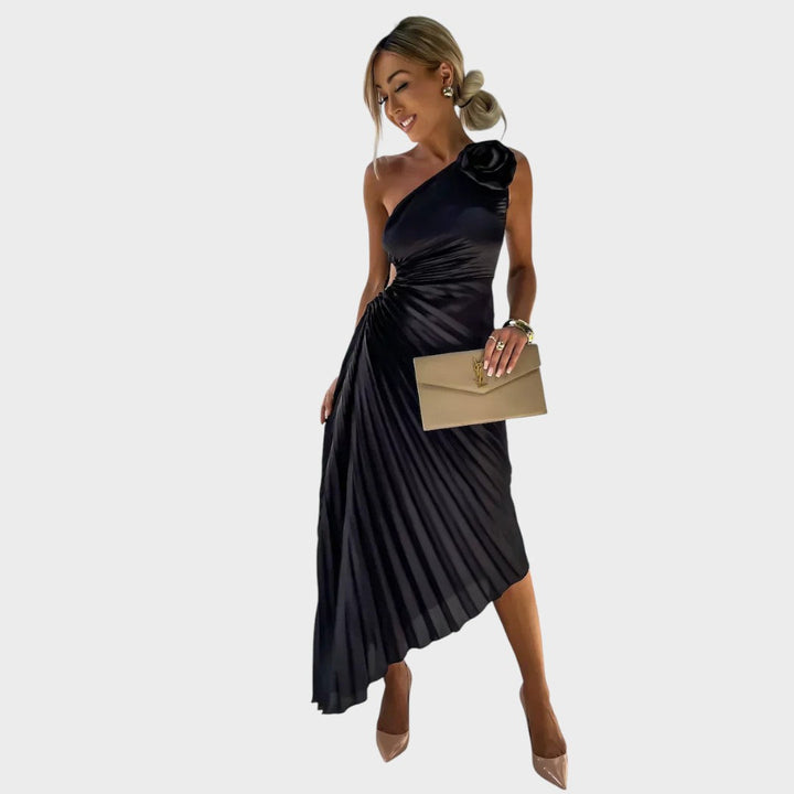 Ника - Елегантна Рокля с Набръчкани Рамена