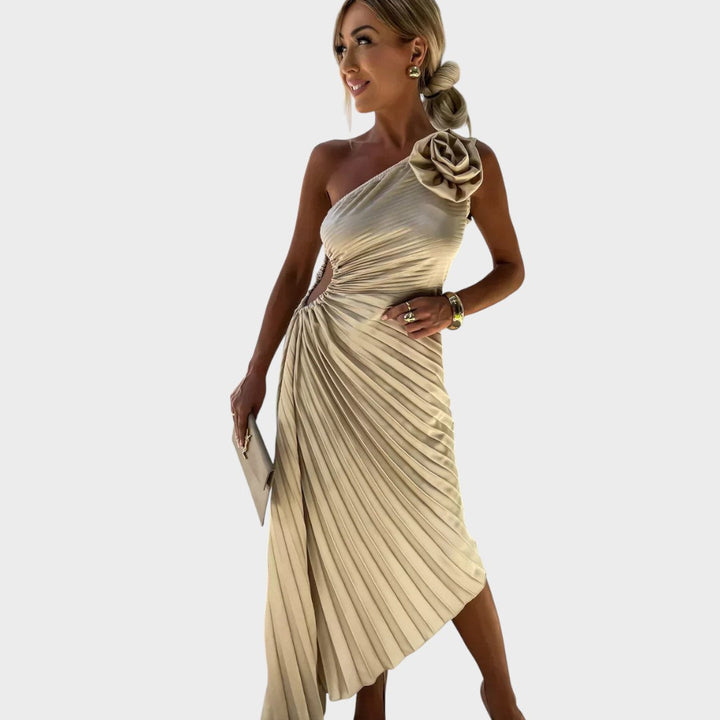 Ника - Елегантна Рокля с Набръчкани Рамена