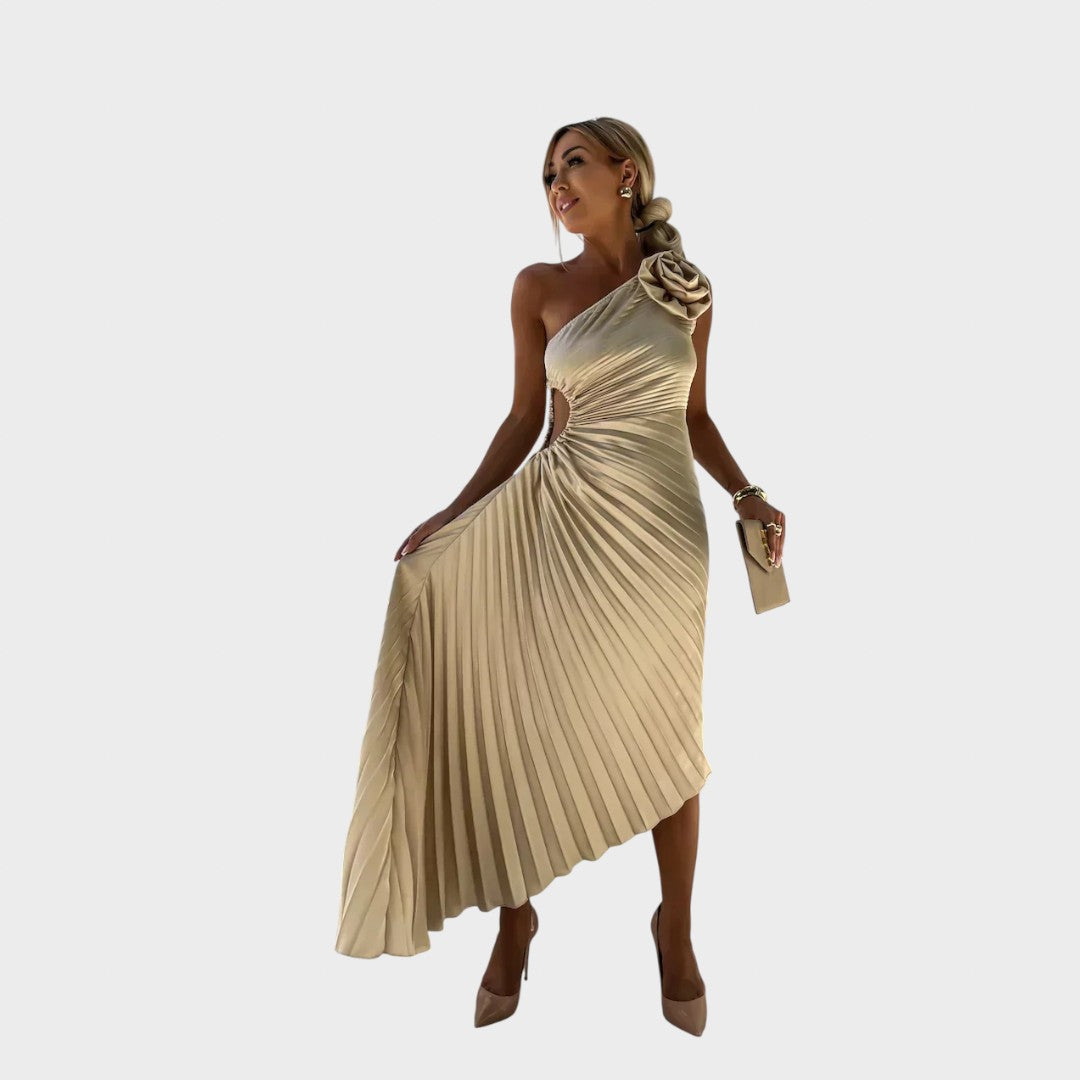 Ника - Елегантна Рокля с Набръчкани Рамена