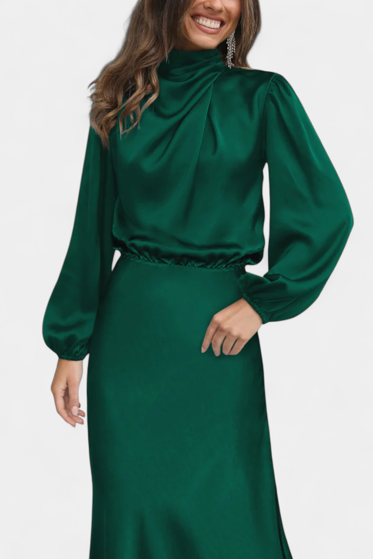 Мария Макси Рокля с Висок Яка и Цветни Детайли