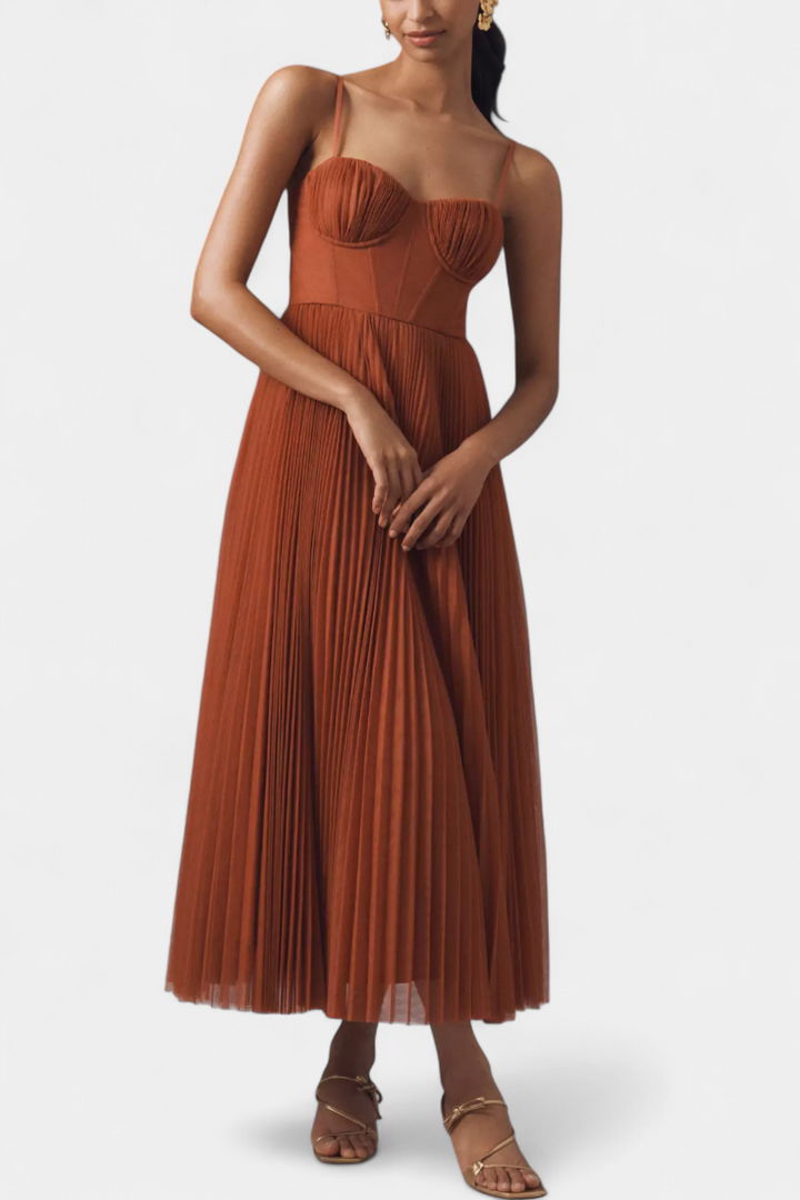 Нивес - Плисирана шифонена рокля с деколте във формата на сърце и оформен корсет